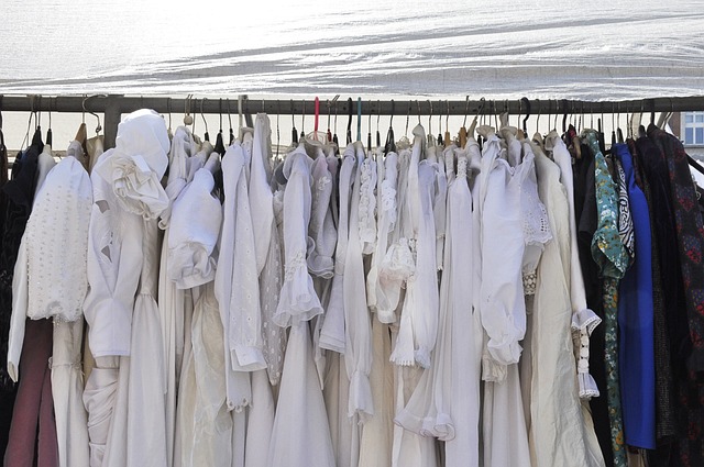 5 måder at organisere dit tøjstativ på